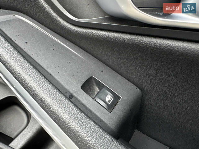 Серый БМВ 3 Серия, объемом двигателя 3 л и пробегом 19 тыс. км за 49999 $, фото 55 на Automoto.ua