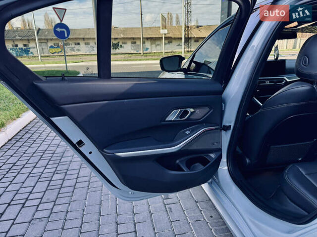 Серый БМВ 3 Серия, объемом двигателя 3 л и пробегом 37 тыс. км за 50800 $, фото 10 на Automoto.ua