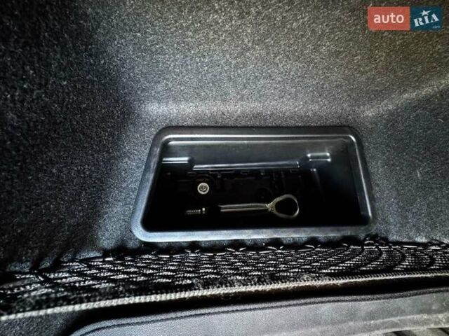 Серый БМВ 3 Серия, объемом двигателя 3 л и пробегом 32 тыс. км за 72000 $, фото 13 на Automoto.ua