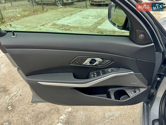 Серый БМВ 3 Серия, объемом двигателя 2 л и пробегом 15 тыс. км за 45000 $, фото 11 на Automoto.ua