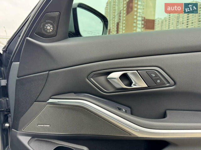 Серый БМВ 3 Серия, объемом двигателя 2 л и пробегом 15 тыс. км за 45000 $, фото 35 на Automoto.ua