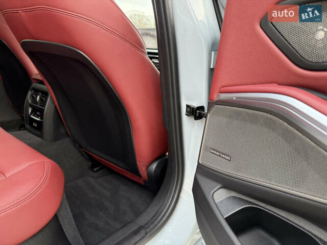 Серый БМВ 3 Серия, объемом двигателя 3 л и пробегом 14 тыс. км за 64500 $, фото 39 на Automoto.ua