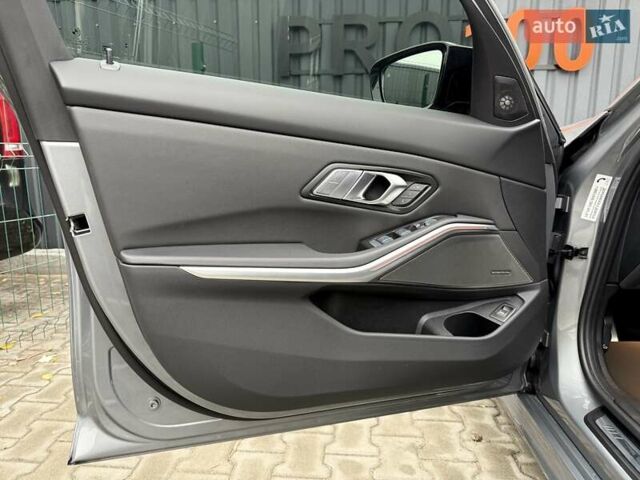 Сірий БМВ 3 Серія, об'ємом двигуна 3 л та пробігом 14 тис. км за 62900 $, фото 18 на Automoto.ua