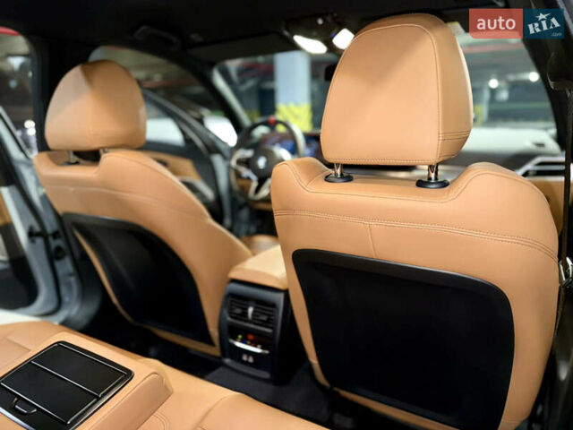 Сірий БМВ 3 Серія, об'ємом двигуна 3 л та пробігом 8 тис. км за 65000 $, фото 32 на Automoto.ua