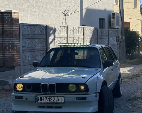 Серый БМВ 3 Серия, объемом двигателя 1.8 л и пробегом 420 тыс. км за 9500 $, фото 2 на Automoto.ua