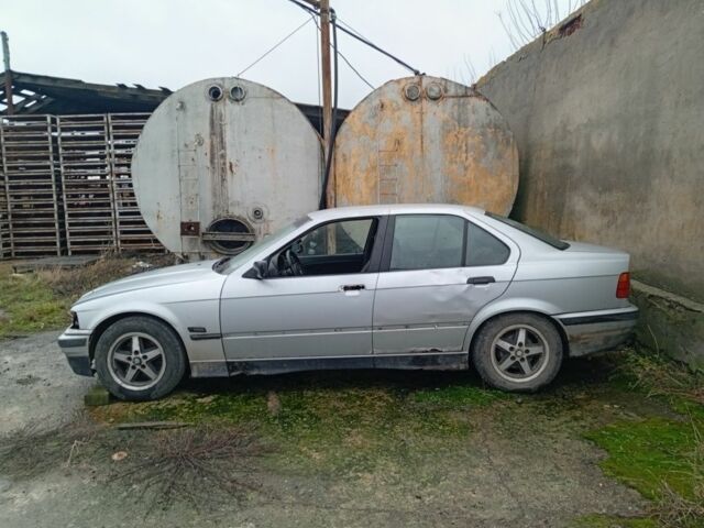 Серый БМВ 3 Серия, объемом двигателя 0 л и пробегом 130 тыс. км за 471 $, фото 6 на Automoto.ua