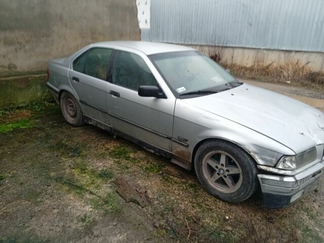 Серый БМВ 3 Серия, объемом двигателя 0 л и пробегом 130 тыс. км за 471 $, фото 3 на Automoto.ua