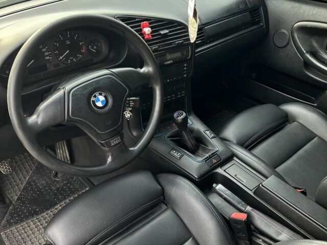 Серый БМВ 3 Серия, объемом двигателя 2.5 л и пробегом 365 тыс. км за 4000 $, фото 6 на Automoto.ua