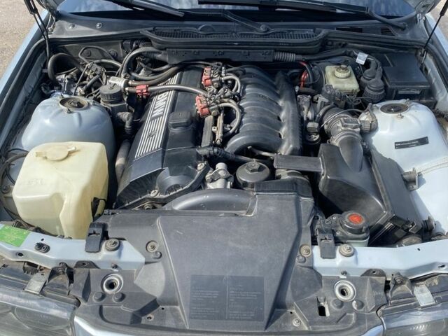 Сірий БМВ 3 Серія, об'ємом двигуна 2 л та пробігом 264 тис. км за 3500 $, фото 5 на Automoto.ua