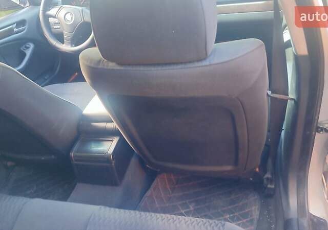 Серый БМВ 3 Серия, объемом двигателя 2 л и пробегом 445 тыс. км за 3750 $, фото 6 на Automoto.ua