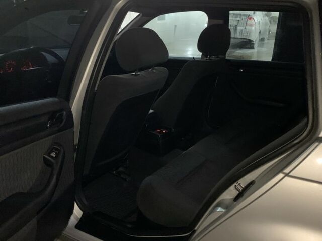 Серый БМВ 3 Серия, объемом двигателя 2 л и пробегом 280 тыс. км за 4499 $, фото 9 на Automoto.ua