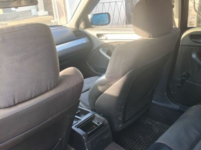 Серый БМВ 3 Серия, объемом двигателя 2 л и пробегом 42 тыс. км за 3900 $, фото 4 на Automoto.ua