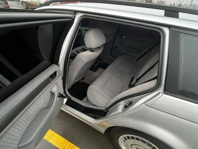 Серый БМВ 3 Серия, объемом двигателя 1.9 л и пробегом 257 тыс. км за 4550 $, фото 10 на Automoto.ua