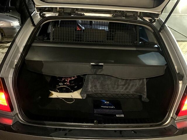 Серый БМВ 3 Серия, объемом двигателя 2 л и пробегом 280 тыс. км за 4499 $, фото 12 на Automoto.ua