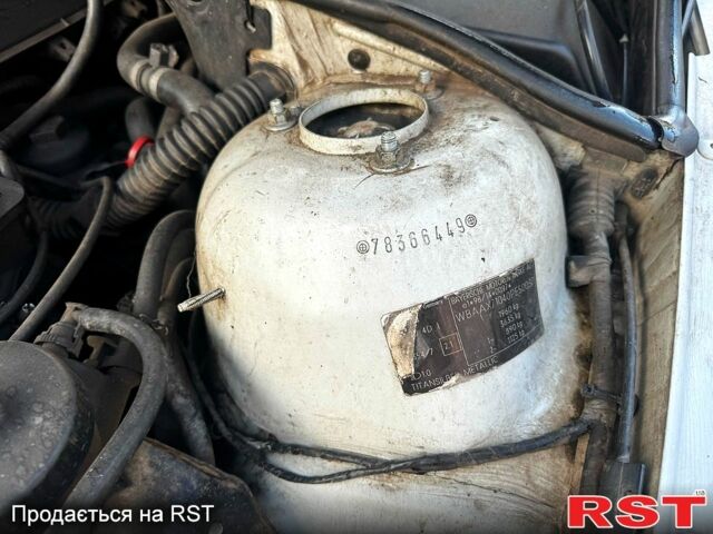 Серый БМВ 3 Серия, объемом двигателя 2 л и пробегом 390 тыс. км за 2700 $, фото 10 на Automoto.ua