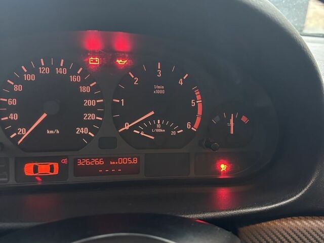 Серый БМВ 3 Серия, объемом двигателя 2 л и пробегом 328 тыс. км за 4000 $, фото 3 на Automoto.ua