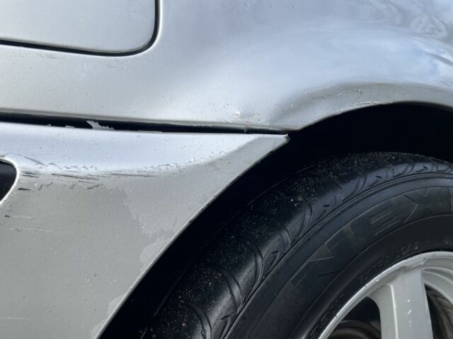 Серый БМВ 3 Серия, объемом двигателя 2 л и пробегом 215 тыс. км за 4000 $, фото 7 на Automoto.ua