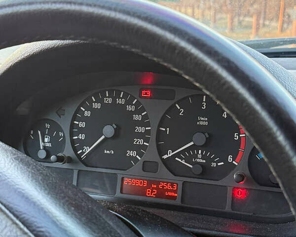 Серый БМВ 3 Серия, объемом двигателя 2 л и пробегом 260 тыс. км за 4999 $, фото 11 на Automoto.ua