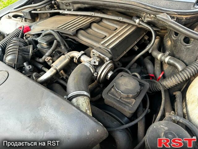 Серый БМВ 3 Серия, объемом двигателя 2 л и пробегом 390 тыс. км за 2700 $, фото 9 на Automoto.ua