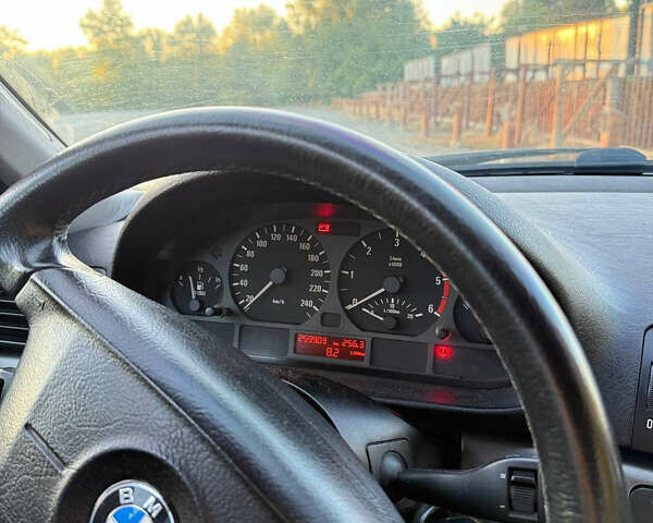 Серый БМВ 3 Серия, объемом двигателя 2 л и пробегом 260 тыс. км за 4999 $, фото 10 на Automoto.ua