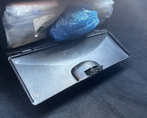 Серый БМВ 3 Серия, объемом двигателя 2.9 л и пробегом 401 тыс. км за 9500 $, фото 47 на Automoto.ua