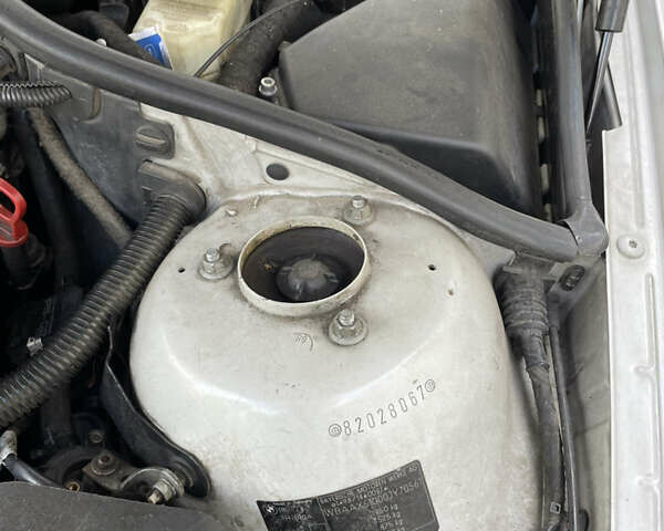 Серый БМВ 3 Серия, объемом двигателя 2 л и пробегом 307 тыс. км за 3900 $, фото 4 на Automoto.ua