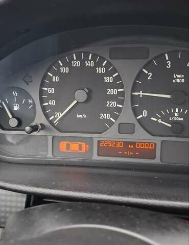 Серый БМВ 3 Серия, объемом двигателя 1.8 л и пробегом 230 тыс. км за 4300 $, фото 11 на Automoto.ua