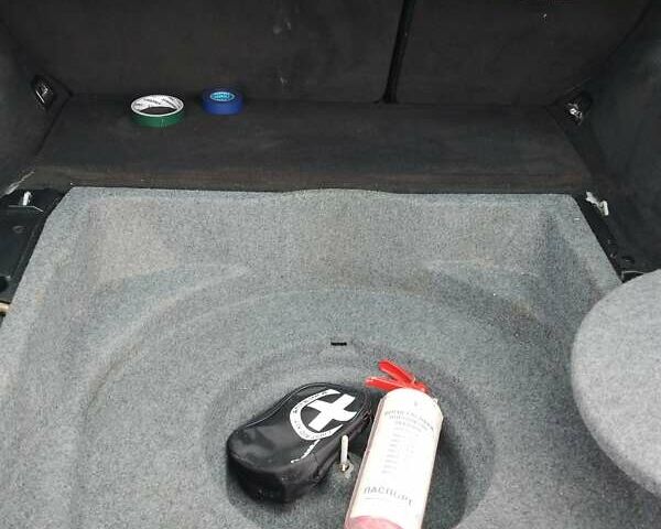 Серый БМВ 3 Серия, объемом двигателя 1.9 л и пробегом 260 тыс. км за 5000 $, фото 40 на Automoto.ua