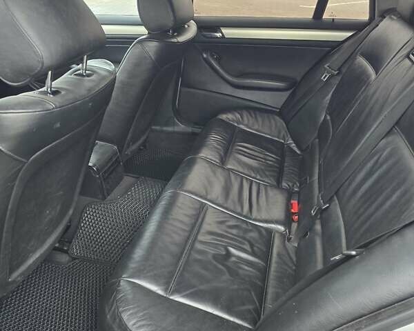 Серый БМВ 3 Серия, объемом двигателя 2 л и пробегом 300 тыс. км за 3650 $, фото 6 на Automoto.ua