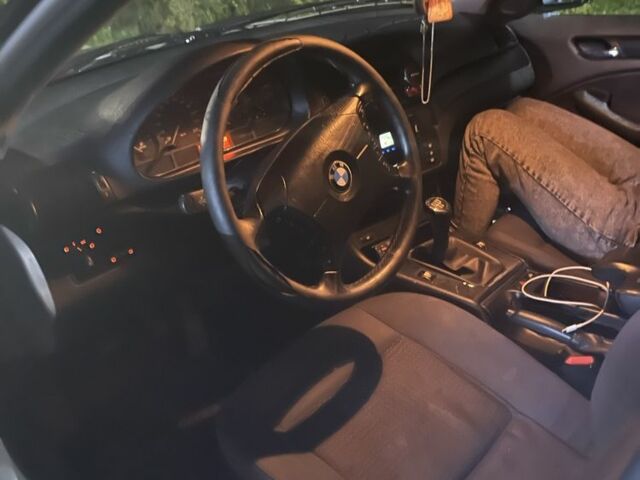 Серый БМВ 3 Серия, объемом двигателя 2 л и пробегом 370 тыс. км за 2000 $, фото 5 на Automoto.ua