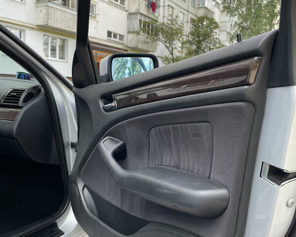 Серый БМВ 3 Серия, объемом двигателя 2 л и пробегом 307 тыс. км за 3900 $, фото 13 на Automoto.ua