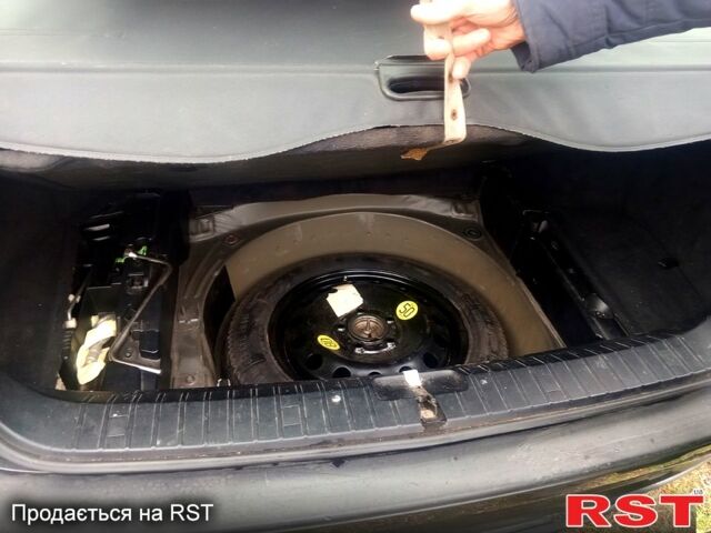 Серый БМВ 3 Серия, объемом двигателя 2 л и пробегом 320 тыс. км за 4600 $, фото 9 на Automoto.ua