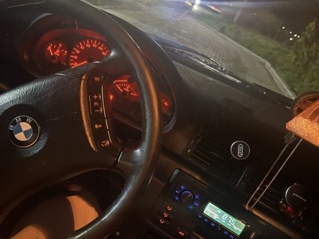 Серый БМВ 3 Серия, объемом двигателя 2 л и пробегом 370 тыс. км за 2000 $, фото 4 на Automoto.ua