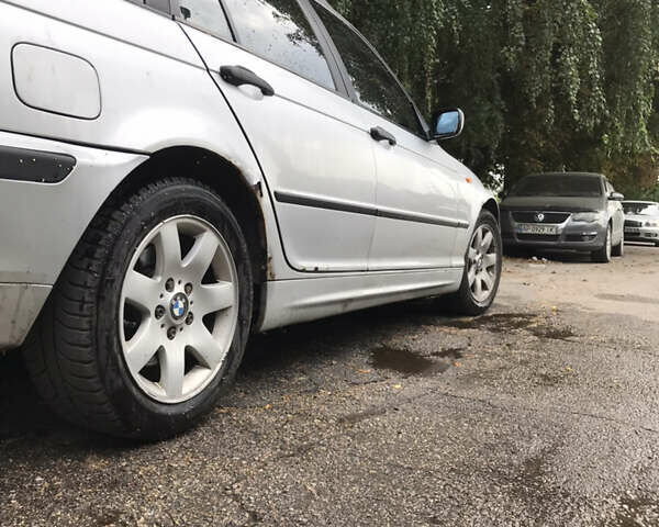 Серый БМВ 3 Серия, объемом двигателя 2 л и пробегом 370 тыс. км за 4400 $, фото 5 на Automoto.ua