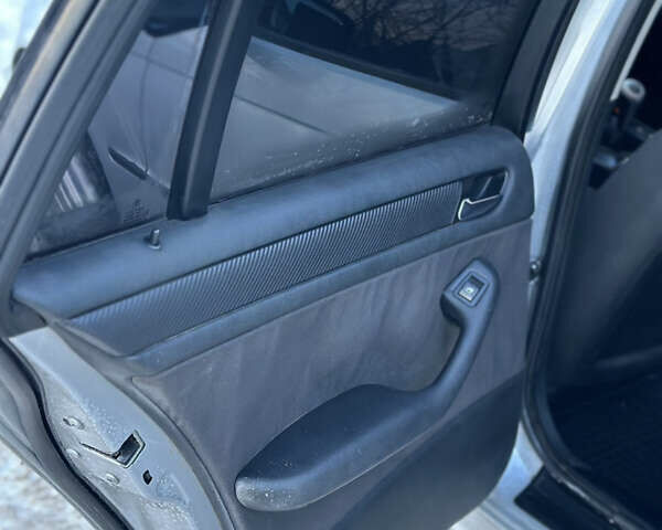 Серый БМВ 3 Серия, объемом двигателя 2 л и пробегом 320 тыс. км за 4250 $, фото 13 на Automoto.ua