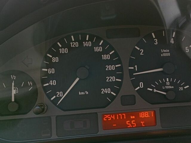 Серый БМВ 3 Серия, объемом двигателя 1.8 л и пробегом 254 тыс. км за 4550 $, фото 23 на Automoto.ua