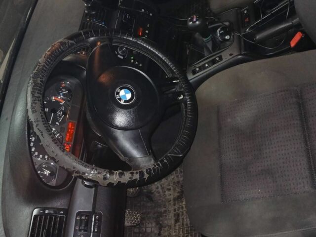 Серый БМВ 3 Серия, объемом двигателя 2 л и пробегом 390 тыс. км за 2800 $, фото 5 на Automoto.ua