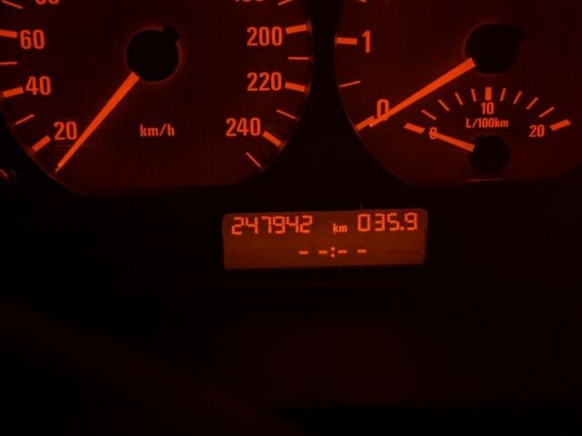 Сірий БМВ 3 Серія, об'ємом двигуна 1.8 л та пробігом 256 тис. км за 4756 $, фото 4 на Automoto.ua