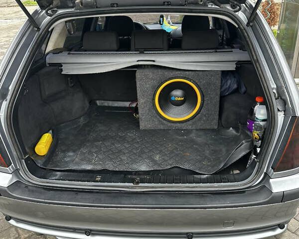 Серый БМВ 3 Серия, объемом двигателя 2 л и пробегом 390 тыс. км за 5300 $, фото 14 на Automoto.ua