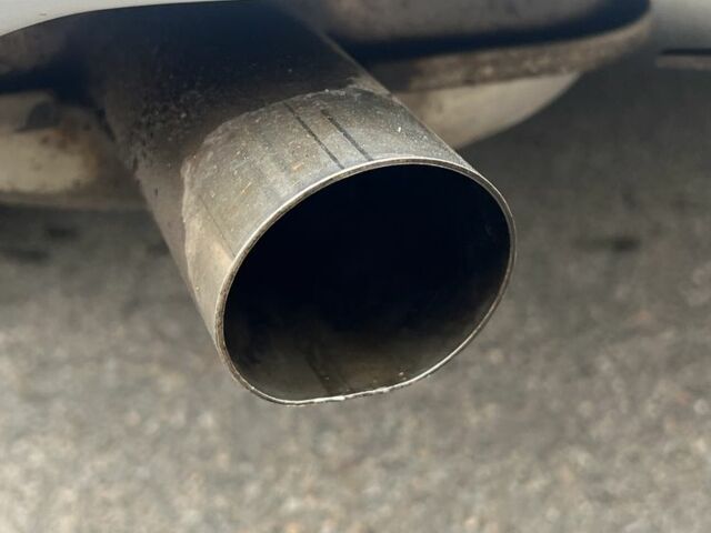 Серый БМВ 3 Серия, объемом двигателя 1.8 л и пробегом 269 тыс. км за 5000 $, фото 14 на Automoto.ua