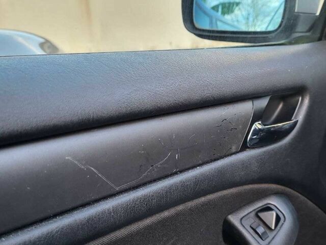 Серый БМВ 3 Серия, объемом двигателя 2 л и пробегом 300 тыс. км за 4666 $, фото 14 на Automoto.ua