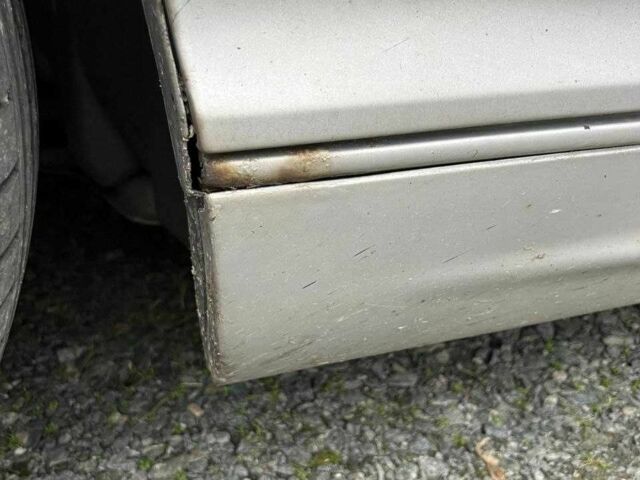 Серый БМВ 3 Серия, объемом двигателя 2 л и пробегом 300 тыс. км за 4666 $, фото 4 на Automoto.ua