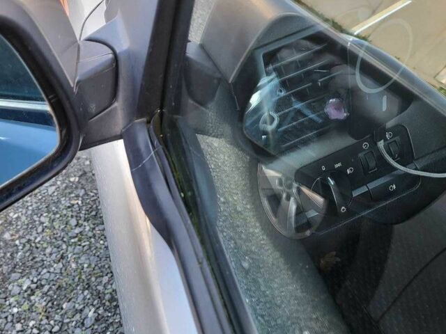 Серый БМВ 3 Серия, объемом двигателя 2 л и пробегом 300 тыс. км за 4666 $, фото 18 на Automoto.ua