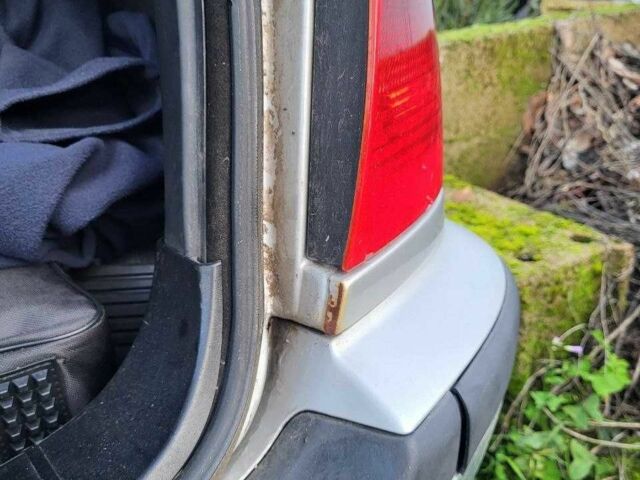 Серый БМВ 3 Серия, объемом двигателя 2 л и пробегом 300 тыс. км за 4666 $, фото 8 на Automoto.ua