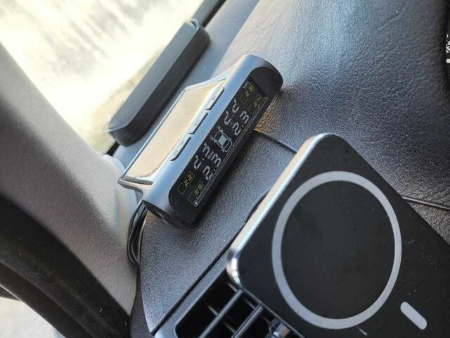 Серый БМВ 3 Серия, объемом двигателя 2 л и пробегом 300 тыс. км за 4666 $, фото 15 на Automoto.ua