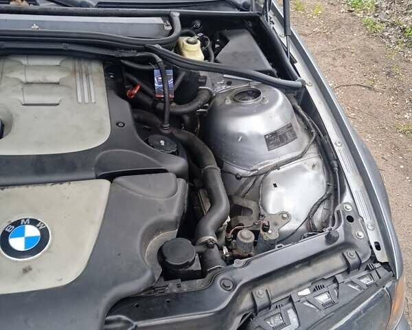 Серый БМВ 3 Серия, объемом двигателя 2 л и пробегом 300 тыс. км за 5000 $, фото 4 на Automoto.ua