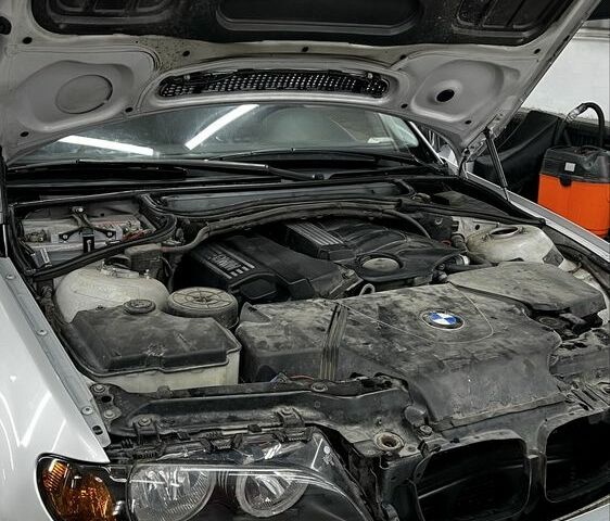 Серый БМВ 3 Серия, объемом двигателя 2 л и пробегом 232 тыс. км за 4400 $, фото 19 на Automoto.ua
