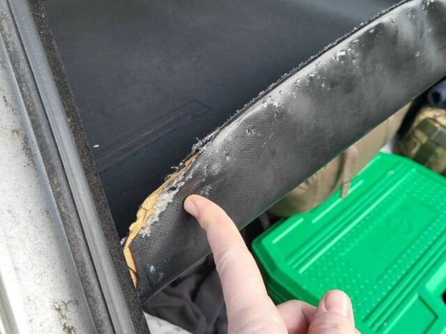 Серый БМВ 3 Серия, объемом двигателя 2 л и пробегом 300 тыс. км за 4666 $, фото 10 на Automoto.ua