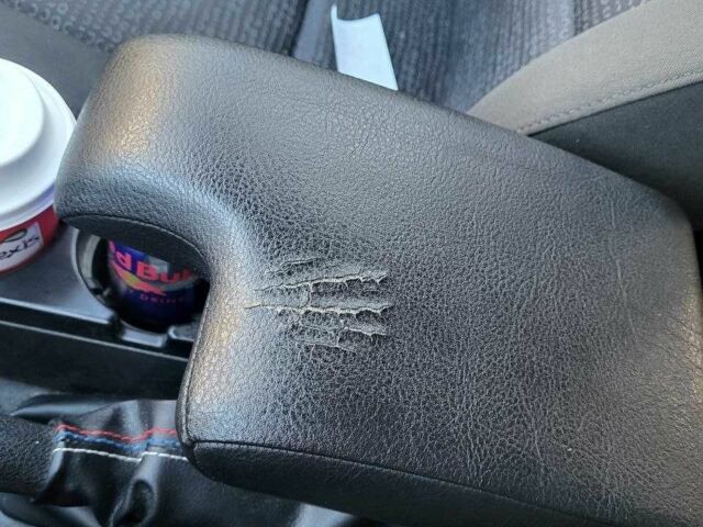 Серый БМВ 3 Серия, объемом двигателя 2 л и пробегом 300 тыс. км за 4666 $, фото 6 на Automoto.ua