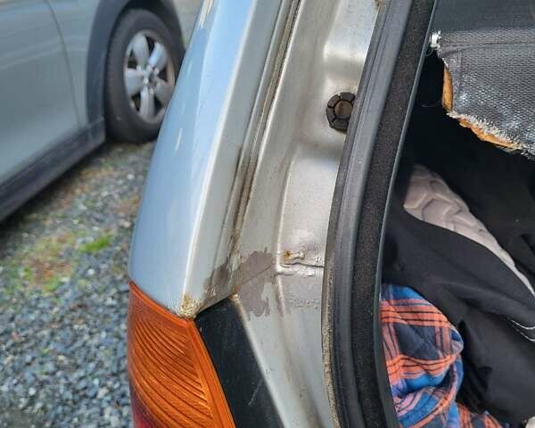 Сірий БМВ 3 Серія, об'ємом двигуна 2 л та пробігом 297 тис. км за 4670 $, фото 6 на Automoto.ua